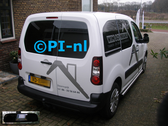 Parkeersensoren (set D 2018) ingebouwd door PI-nl in een Citroen Berlingo uit 2013. De spiegeldisplay is van de set met bumpercamera en sensoren.