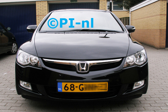 Parkeersensoren (set A 2013) ingebouwd door PI-nl in de voorbumper van een Honda Civic Hybride uit 2008. De display werd op de binnenspiegel gemonteerd.