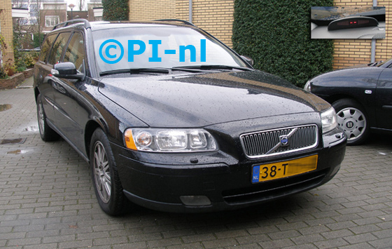 Parkeersensoren ingebouwd door PI-nl in de voorbumper van een Volvo V70 uit 2006. De display (set A 2013) werd linksvoor bij de a-stijl gemonteerd.