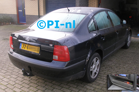 Parkeersensoren ingebouwd door PI-nl in een Volkswagen Passat uit 2000. De display (set A 2013) werd in de middenconsole gemonteerd.