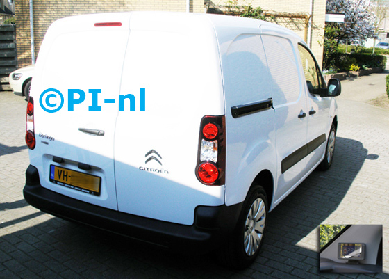 Parkeersensoren ingebouwd door PI-nl in een Citroen Berlingo (nieuw) uit 2014. De display (set B 2014) werd rechtsvoor bij de a-stijl gemonteerd.