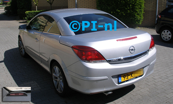 Parkeersensoren ingebouwd door PI-nl in een Opel Astra TwinTop 1.8 Temptation (met canbus-systeem) uit 2007. De display (set A 2014) werd linksvoor bij de a-stijl gemonteerd.