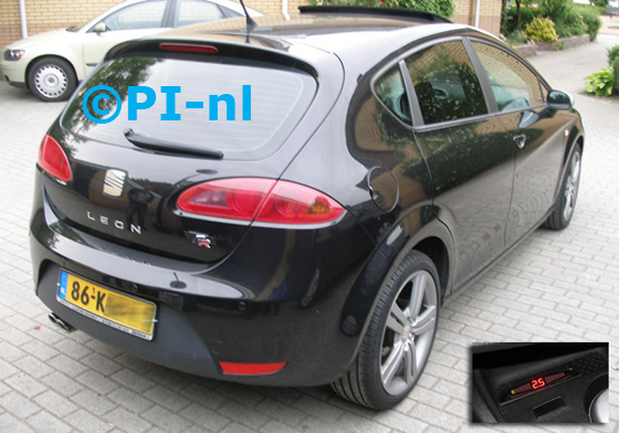 Parkeersensoren ingebouwd door PI-nl in een Seat Leon FR 2.0 TDI uit 2007 met canbus. De display (set A 2014) werd in de middenconsole geplaatst.