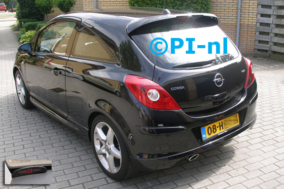 Parkeersensoren ingebouwd door PI-nl in een Opel Corsa 1.6 GSI uit 2009. De display (set A 2014) werd linksvoor bij de a-stijl gemonteerd.