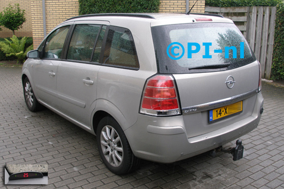 Parkeersensoren ingebouwd door PI-nl in een Opel Zafira 1.8 Temptation met canbus-systeem uit 2007. De display (set A 2014) werd linksvoor bij de a-stijl gemonteerd.