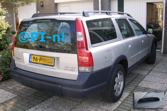Parkeersensoren ingebouwd door PI-nl in een Volvo XC70 T AWD uit 2004. De display (set A 2014) werd linksvoor bij de a-stijl gemonteerd. Een kapot Volvo-fabriekssysteem werd (in dezelfde posities) vervangen.