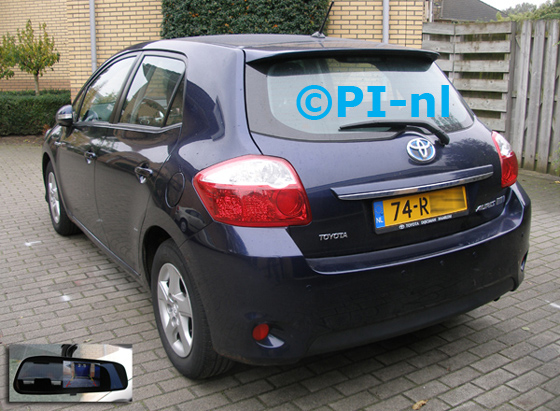 Parkeersensoren ingebouwd door PI-nl in een Toyota Auris Hybrid uit 2011. De display (set D 2014) is de camera-spiegel-set met sensoren.