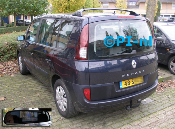 Parkeersensoren ingebouwd door PI-nl in een Renault Espace 2.0T uit 2006. De display (set D 2014) is de camera-spiegel-set met sensoren. De camera is tien centimeter linksonder t.o.v. trekhaakknop (dus a-symetrisch) gemonteerd.