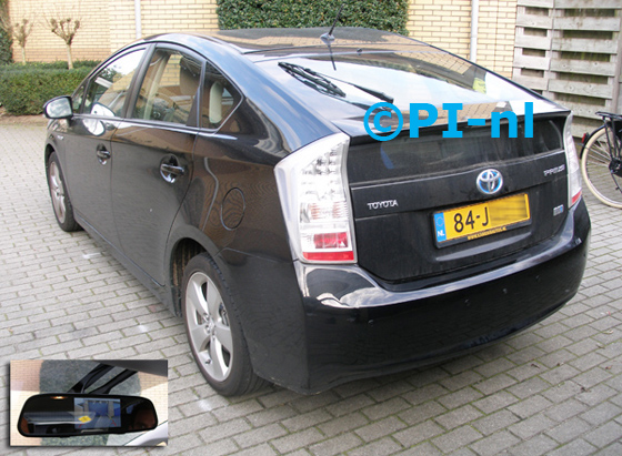 Parkeersensoren ingebouwd door PI-nl in een Toyota Prius uit 2009. De display (set D 2014) is het spiegelmodel, met camera en parkeersensoren.