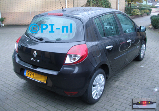 Parkeersensoren ingebouwd door PI-nl in een Renault Clio uit 2010. De display (set A 2014) werd linksvoor naast de a-stijl gemonteerd.