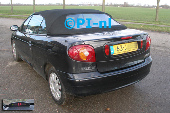 Parkeersensoren ingebouwd door PI-nl in een Renault Megane Cabriolet uit 2002. De display (set A 2014) werd linksvoor bij de a-stijl gemonteerd.