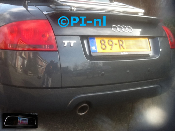 Parkeersensoren ingebouwd door PI-nl in een Audi TT Cabriolet uit 2005. De spiegeldisplay (set D 2015) is van de set met camera en sensoren.