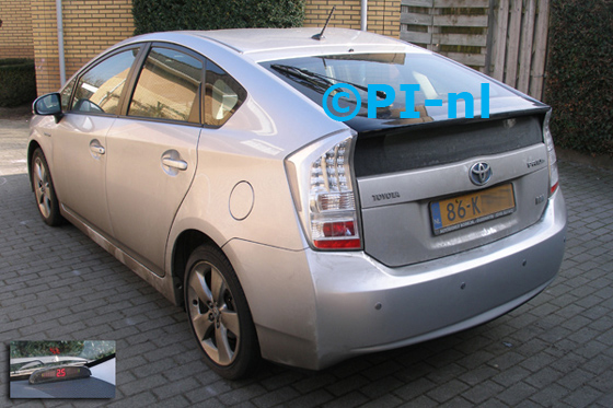 Parkeersensoren ingebouwd door PI-nl in een Toyota Prius uit 2010. De display (set A 2015) werd rechtsvoor bij de a-stijl gemonteerd, de sensoren zijn 'standaard zilver' (i.p.v. gespoten).