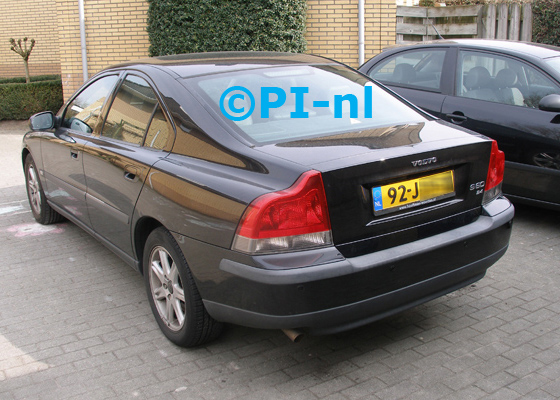 Parkeersensoren ingebouwd door PI-nl in een Volvo S60 uit 2002; een bestaand, kapot Volvo-systeem werd vervangen door een set (set E 2015) van PI-nl. Er werd alleen een pieper gebruikt.