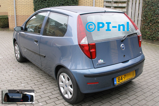 Parkeersensoren ingebouwd door PI-nl in een Fiat Punto uit 2004. De display (set C 2015) is de spiegeldisplay.