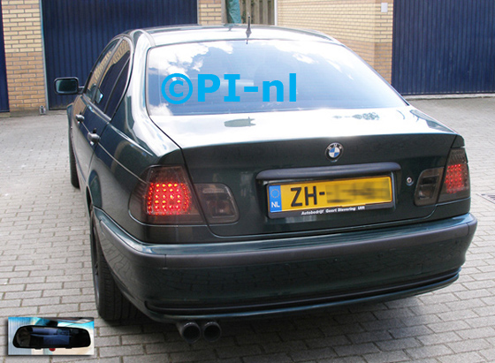 Parkeersensoren (set D 2015) ingebouwd door PI-nl in een BMW 3-serie uit 1999. De spiegeldisplay is van de set met bumper camera en sensoren.