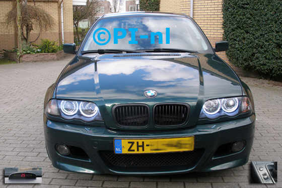 Parkeersensoren (set A 2015) ingebouwd door PI-nl in de voorbumper van een BMW 3-serie uit 1999. De display werd midden op het dashboard gemonteerd.