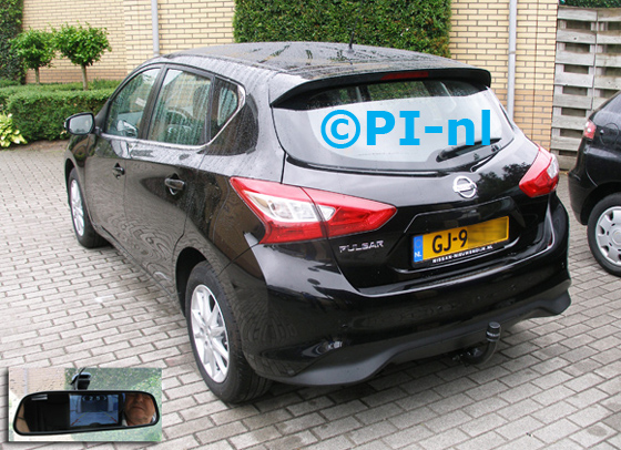 Parkeersensoren ingebouwd door PI-nl in een Nissan Pulsar (nieuw) uit 2015. De spiegeldisplay (set D 2015) is van de set met camera en sensoren.