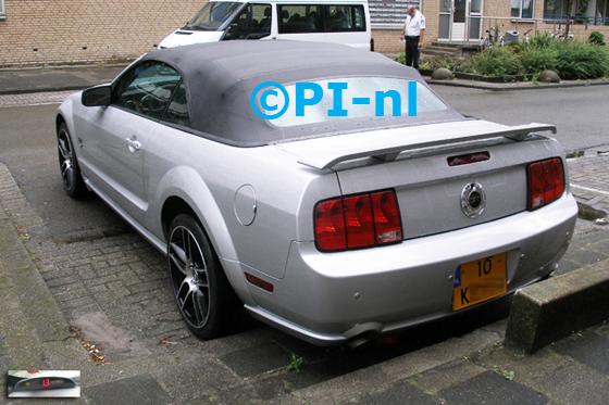 Parkeersensoren ingebouwd door PI-nl in een Ford Mustang GT Convertible uit 2008. De display (set A 2015) werd linksvoor bij de a-stijl gemonteerd.