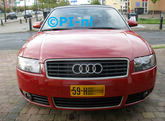 Parkeersensoren ingebouwd door PI-nl in de voorbumper van een Audi A4 1.8 T Cabriolet (USA) uit 2006. De pieper (set E 2015) werd verstopt.