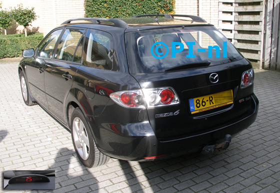 Parkeersensoren ingebouwd door PI-nl in een Mazda 6 Sportbreak uit 2005. De display (set A 2015) werd linksvoor bij de a-stijl gemonteerd.