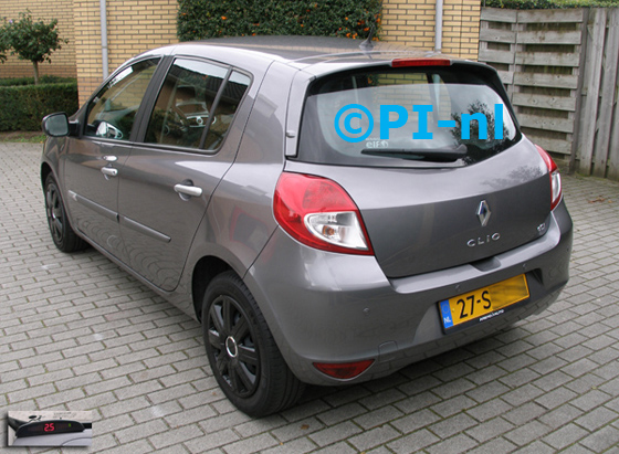 Parkeersensoren ingebouwd door PI-nl in een Renault Clio uit 2011. De display (set A 2015) werd linksvoor bij de a-stijl gemonteerd.
