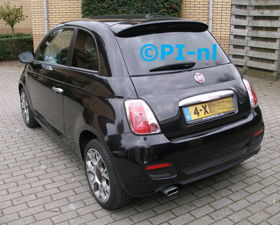 Parkeersensoren ingebouwd door PI-nl in een Fiat 500 (met sportbumper) uit 2015. De pieper (set E 2015) werd verstopt.