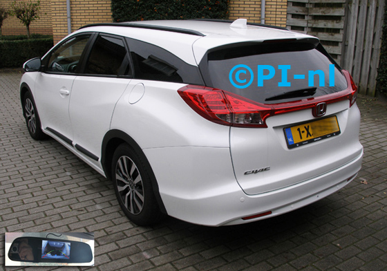 Parkeersensoren ingebouwd door PI-nl in een Honda Civic Tourer uit 2014. De spiegeldisplay (set D 2015) is van de set met camera en sensoren.