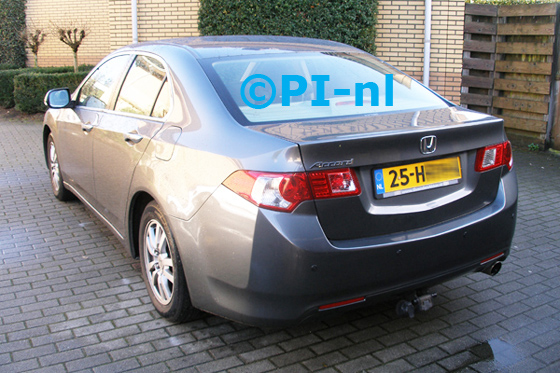 Parkeersensoren ingebouwd door PI-nl in een Honda Accord uit 2008. De pieper (set E 2015) werd verstopt.