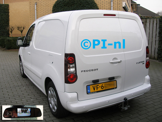 Parkeersensoren ingebouwd door PI-nl in een Peugeot Partner met canbus uit 2013. De spiegeldisplay (set D 2015) is van de set met camera en sensoren.