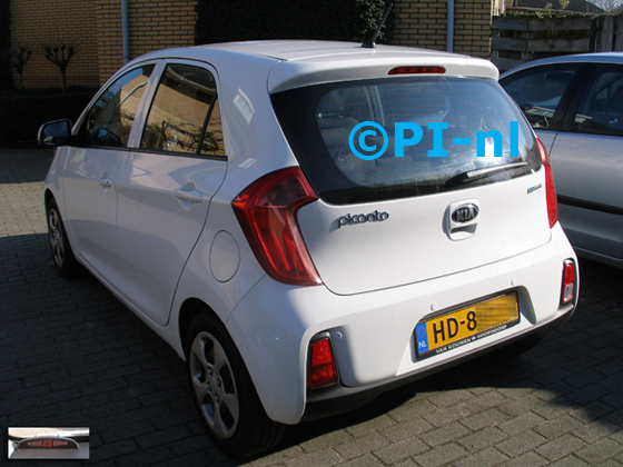 Parkeersensoren (set A 2016) ingebouwd door PI-nl in een Kia Picanto Comfortline (nieuw) uit 2016. De display werd linksvoor bij de a-stijl gemonteerd. Er werden standaard witte sensoren gemonteerd.