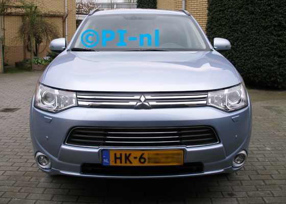 Parkeersensoren ingebouwd door PI-nl in de voorbumper van een Mitsubishi Outlander PHEV uit 2015. De pieper (set E met timer-switch) werd verstopt.