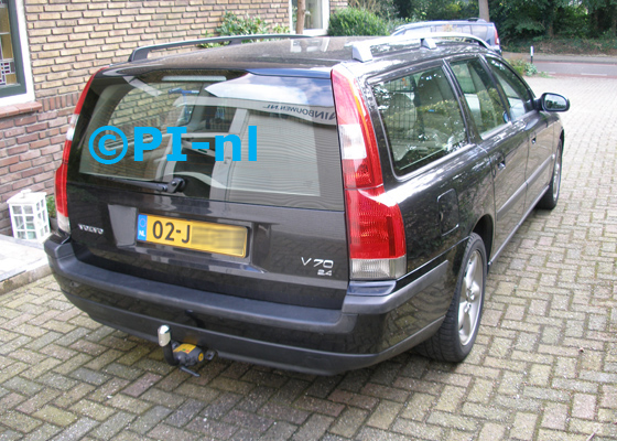Parkeersensoren ingebouwd door PI-nl in een Volvo V70 uit 2002. De pieper (set E 2016) werd verstopt.
