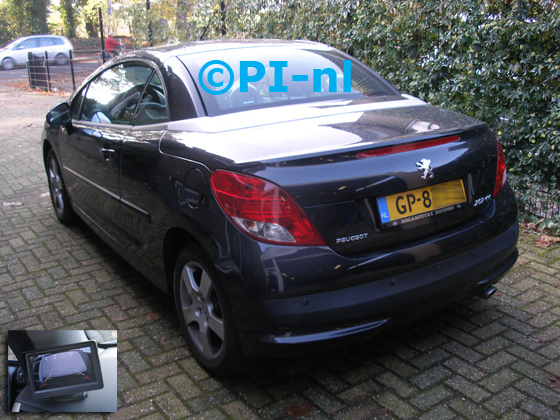 Parkeersensoren ingebouwd door PI-nl in een Peugeot 207 CC uit 2011. De monitor (set D met monitor) is van de set met camera en sensoren.