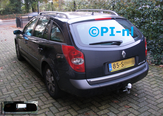 Parkeersensoren ingebouwd door PI-nl in een Renault Laguna uit 2006. De spiegeldisplay (set D 2016) is van de set met camera en sensoren.