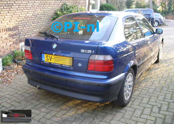 Parkeersensoren ingebouwd door PI-nl in een BMW 3-serie Compact uit 1998. De pieper (set E 2016) werd verstopt.