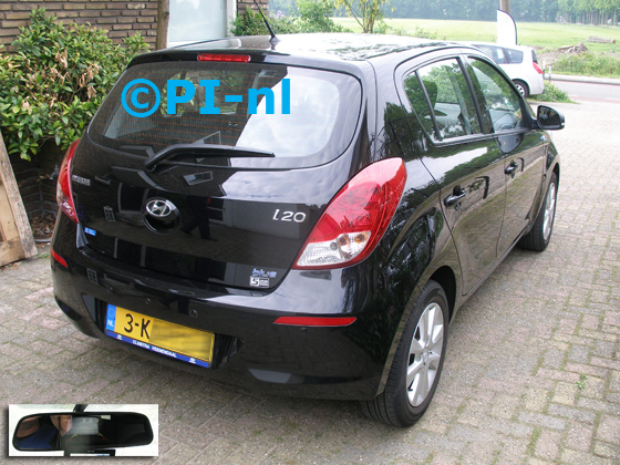 Parkeersensoren ingebouwd door PI-nl in een Hyundai i20 uit 2013. De spiegeldisplay (set D 2017) is van de set met camera en sensoren.