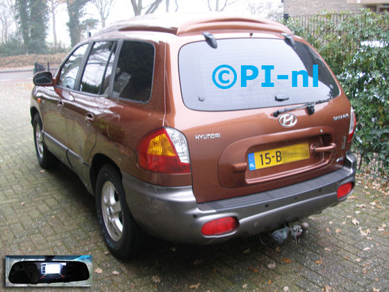 Parkeersensoren ingebouwd door PI-nl in een Hyundai Santa Fe uit 2003. De spiegeldisplay (set D 2016) is van de set met camera en sensoren.