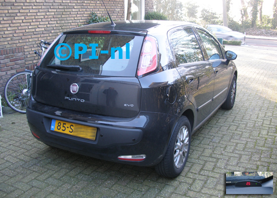 Parkeersensoren ingebouwd door PI-nl in een Fiat Punto Evo uit 2011. De display (set C 2015) is de spiegeldisplay.