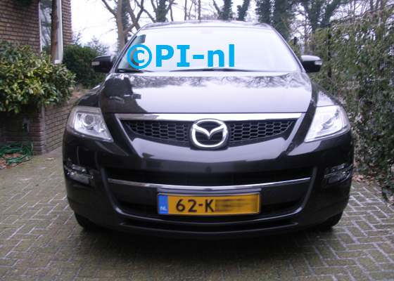 OEM-parkeersensoren ingebouwd door PI-nl in de voorbumper van een Mazda CX9 GT-L uit 2009. De pieper (set H 2017) werd verstopt.