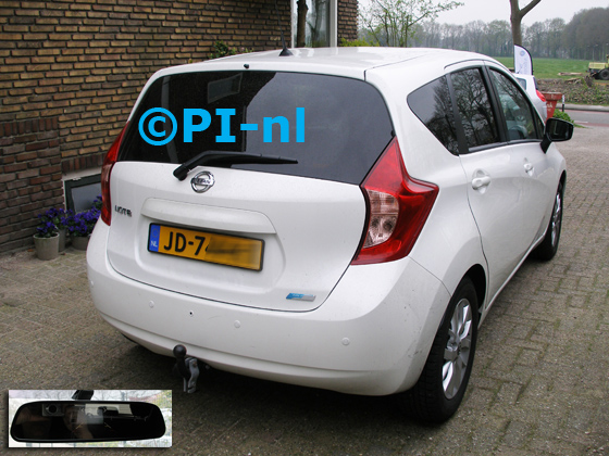 Parkeersensoren ingebouwd door PI-nl in een Nissan Note Acenta uit 2014. De spiegeldisplay (set D 2017) is van de set met camera en sensoren.