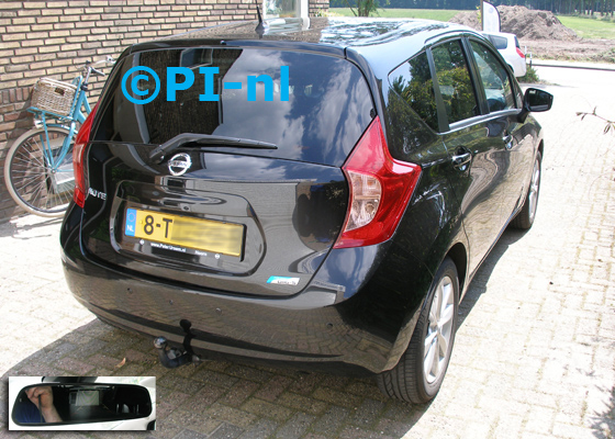 Parkeersensoren ingebouwd door PI-nl in een Nissan Note uit 2014. De spiegeldisplay (set D 2017) is van de set met camera en sensoren.
