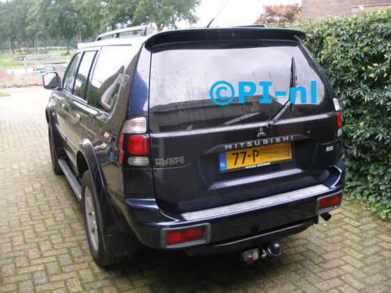 Parkeersensoren ingebouwd door PI-nl in een Mitsubishi Pajero Sport uit 2005. De pieper (set E 2017) werd verstopt.