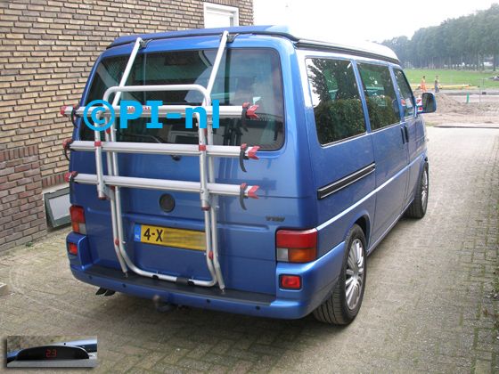 Parkeersensoren ingebouwd door PI-nl in een Volkswagen Transporter T4 Multivan (camper) uit 1999. De display (set A 2017) werd linksvoor bij de a-stijl gemonteerd.