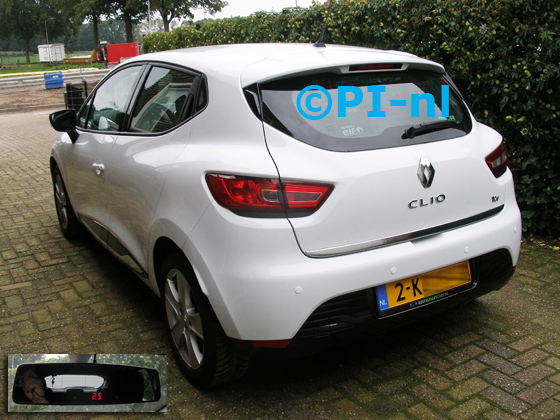 Parkeersensoren ingebouwd door PI-nl in een Renault Clio uit 2013. De display (set C 2017) is de spiegeldisplay. Er werden standaard witte sensoren gemonteerd.
