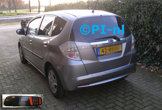 Parkeersensoren ingebouwd door PI-nl in een Honda Jazz Hybrid uit 2011. De spiegeldisplay (set D 2017) is van de set met camera en sensoren.