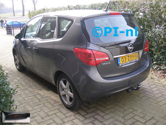 Parkeersensoren ingebouwd door PI-nl in een Opel Meriva Turbo met canbus uit 2012. De display (set A 2018) werd linksvoor bij de a-stijl gemonteerd.