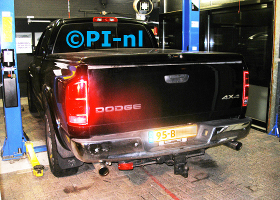 Parkeersensoren (set E 2018) ingebouwd door PI-nl in een Dodge Ram 1500 uit 2002. De pieper werd verstopt.