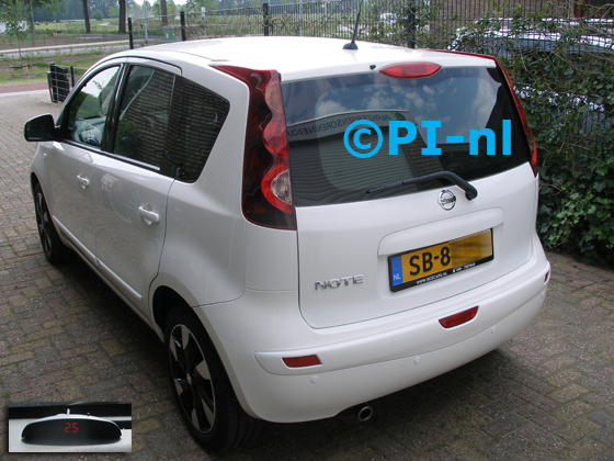 Parkeersensoren (set A 2018) ingebouwd door PI-nl in een Nissan Note Tekna uit 2013, model 2012. De display werd achter het stuur op het dashboard gemonteerd. Er werden standaard witte sensoren gemonteerd.