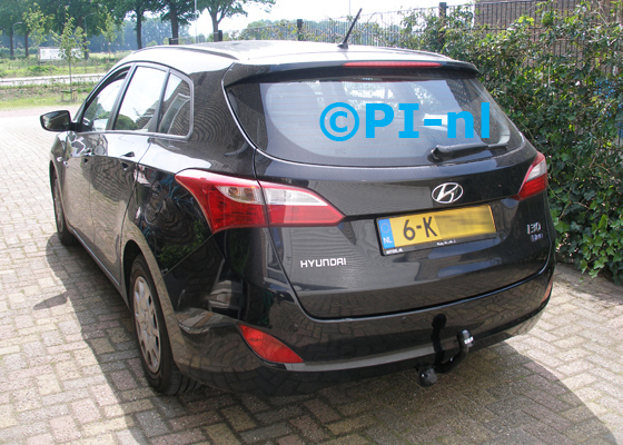 Parkeersensoren (set E 2108) ingebouwd door PI-nl in een Hyundai i30 stationwagen uit 2013. De pieper werd verstopt.